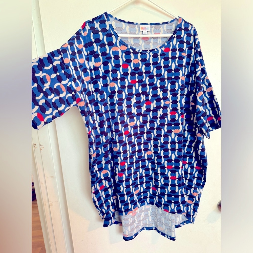 Women’s top- LuLa Roe